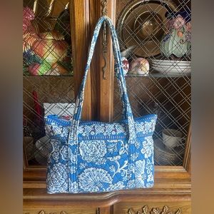 Quilted blue Vera Bradley Bag